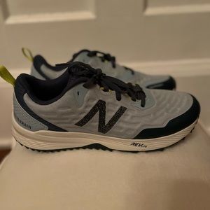 New balance tennis shoes